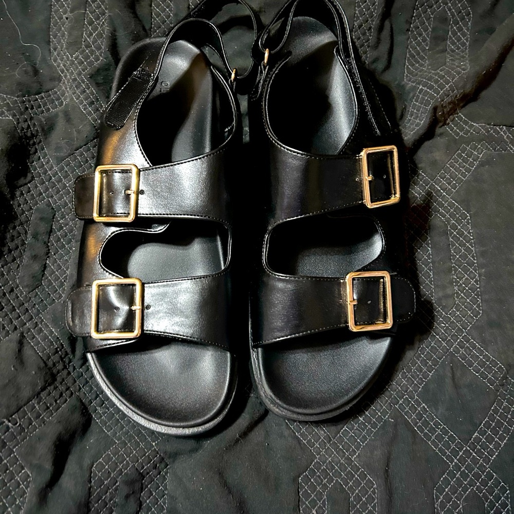 Old navy sandals size 11